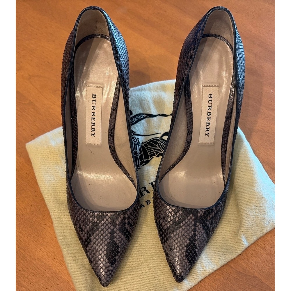 BURBERRY ~ Real PYTHON snakeskin leather classic Heels ~ US 7.5; EU:38